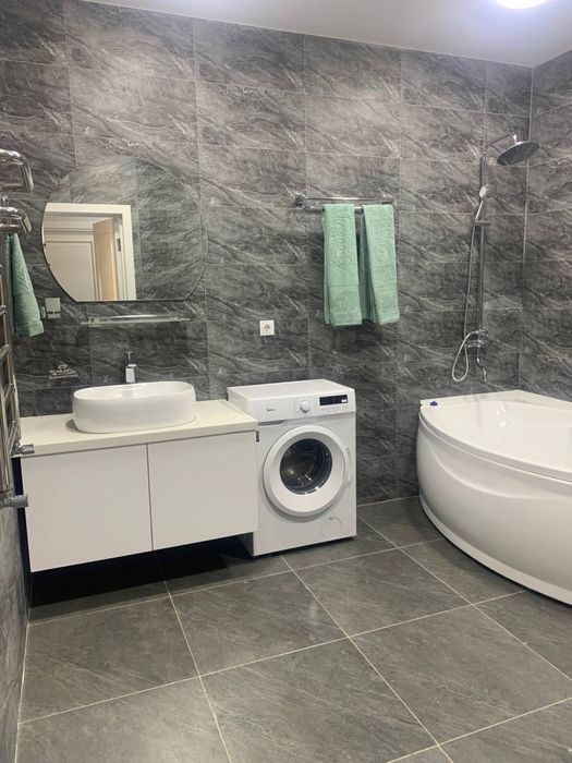 Гранд Мир! Напротив посольство России. сдается 4х комнатная квартира