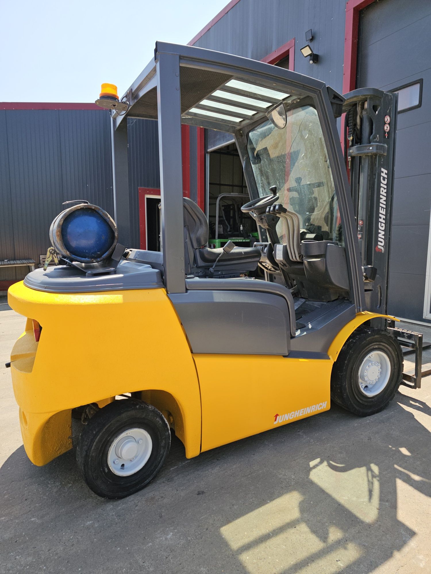 Stivuitor motostivuitor pe gaz Jungheinrich 2.5T