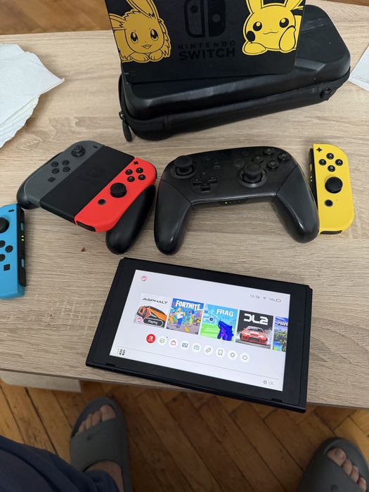 Vand nitendo switch 2 stare buna cu accesorii