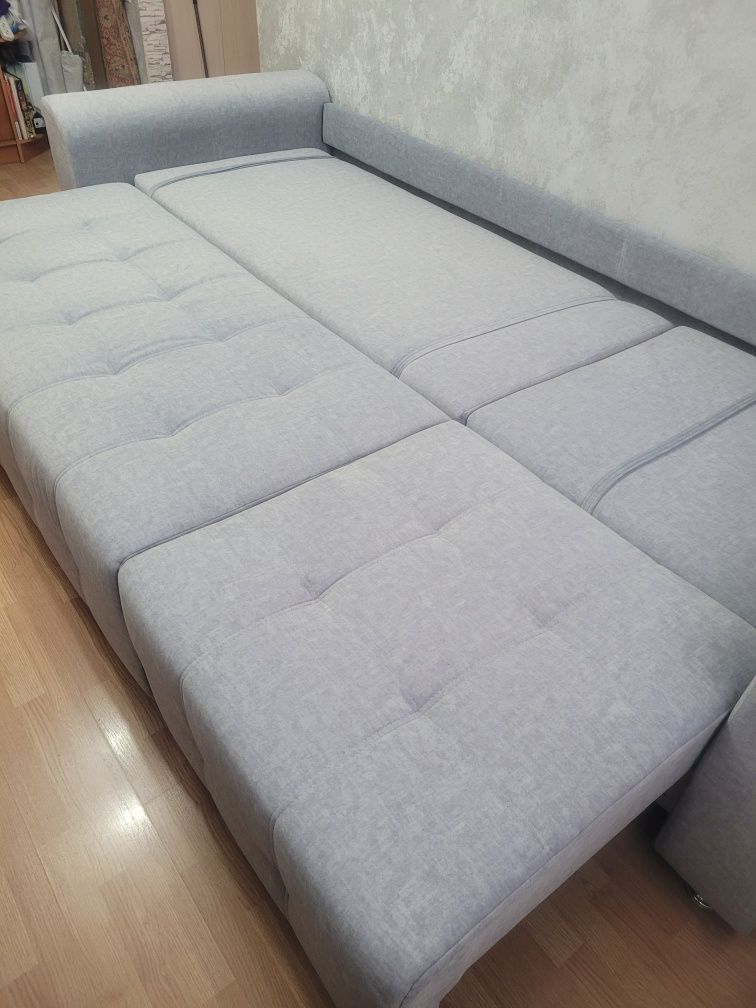 Продам диван  3 метра почти новый