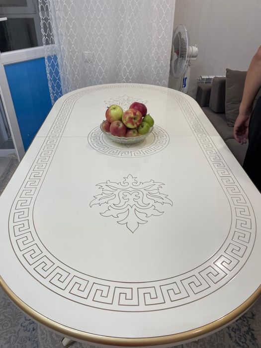 Срочно продам стол , отличного качества, длина 2.40