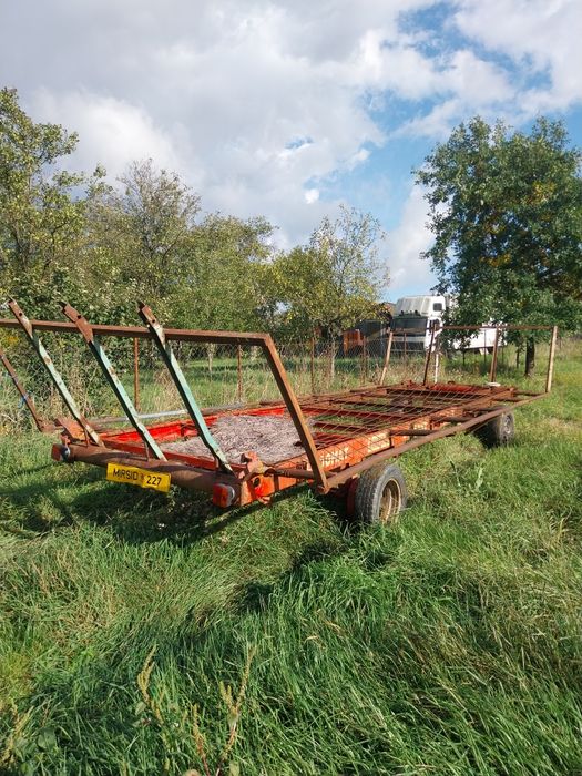Trailer pt baloti după tractor