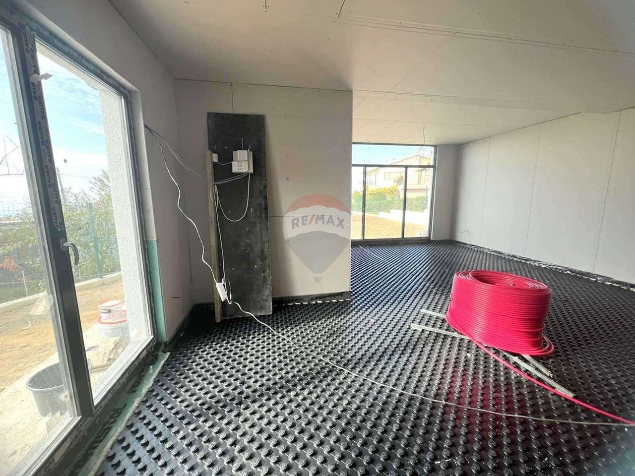 Продава се Къща в Варна, м-т Кочмар - 118 кв.м за 1865 €/кв.м - Снимка #2