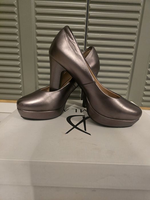 Продаётся женские туфли. Размер 38