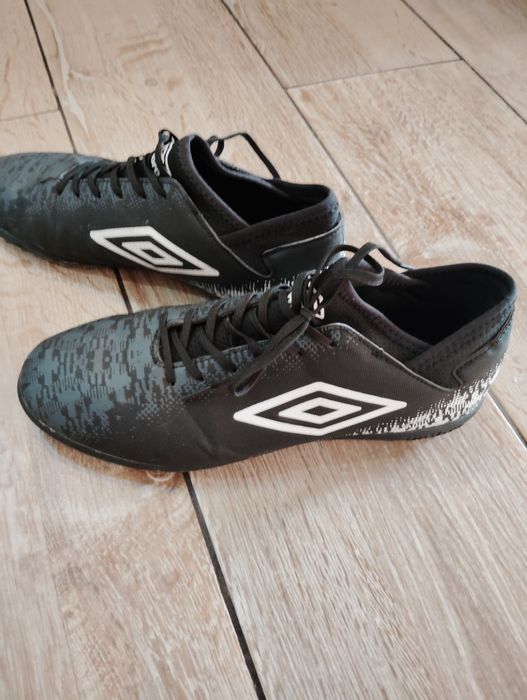 Adidași pentru fotbal ,sintetic sau sală