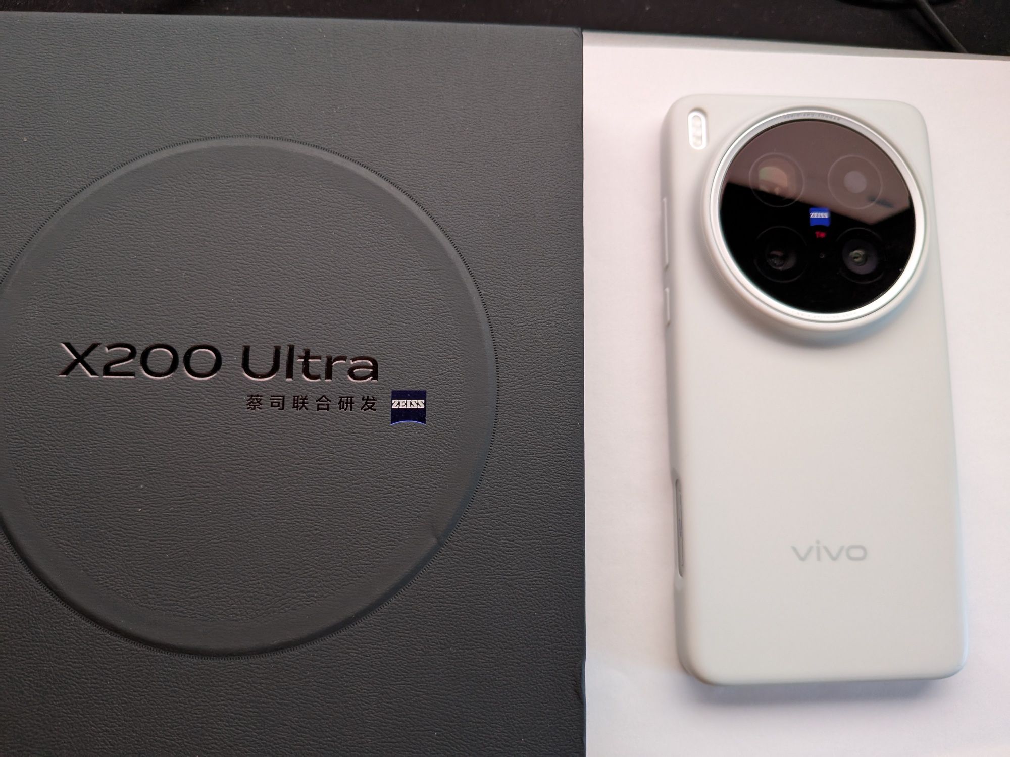 Продавам Vivo X200 ultra 16 gb RAM , 1 TB Rom