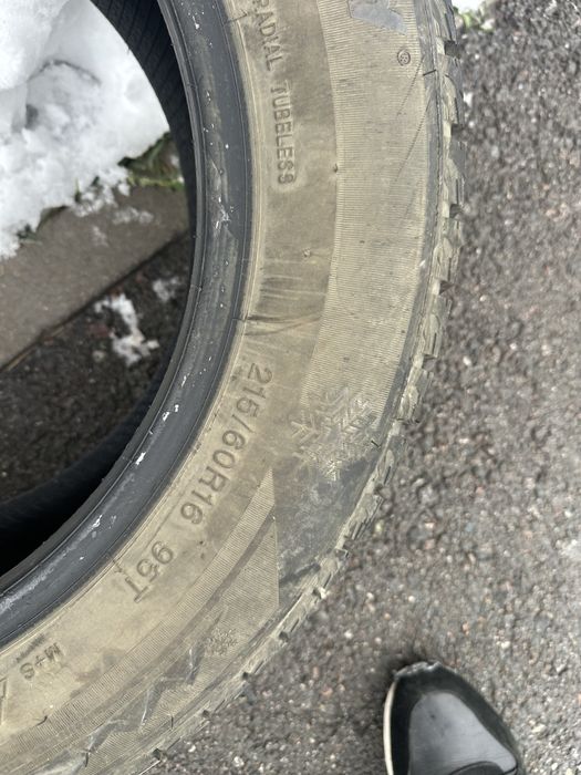 Шины новые, в эксплуатации всего 1 неделю.