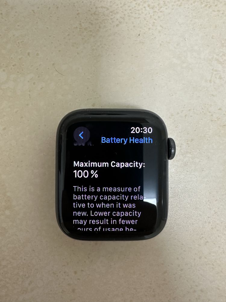 Apple Watch SE 44mm (Space Gray) + Полный комплект