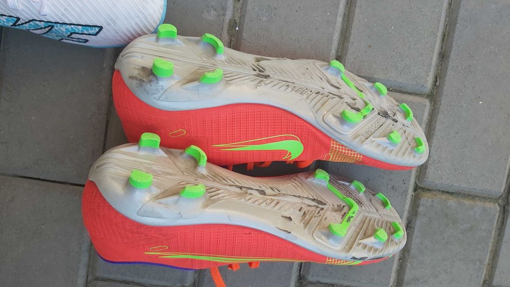Adidasi fotbal pentru sintetic sau gazon  40.5 40 2/3 , 41, 42