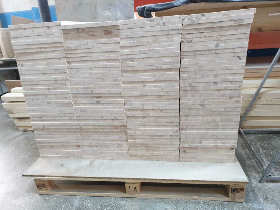 Producem  blaturi de lucru, blaturi de mese din lemn masiv PIN