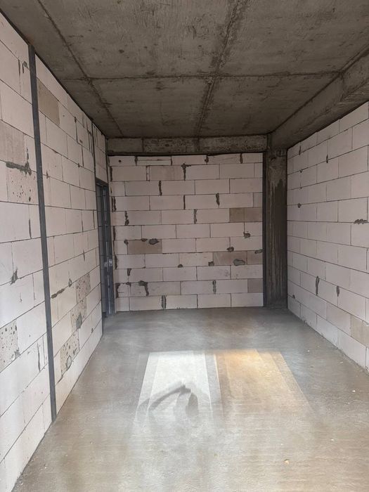 Продается 1 ком. квартира, коробка "Хонсарой" Юнусабад Орзулар.