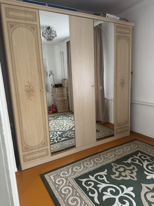 Продаю спальный гарнитур