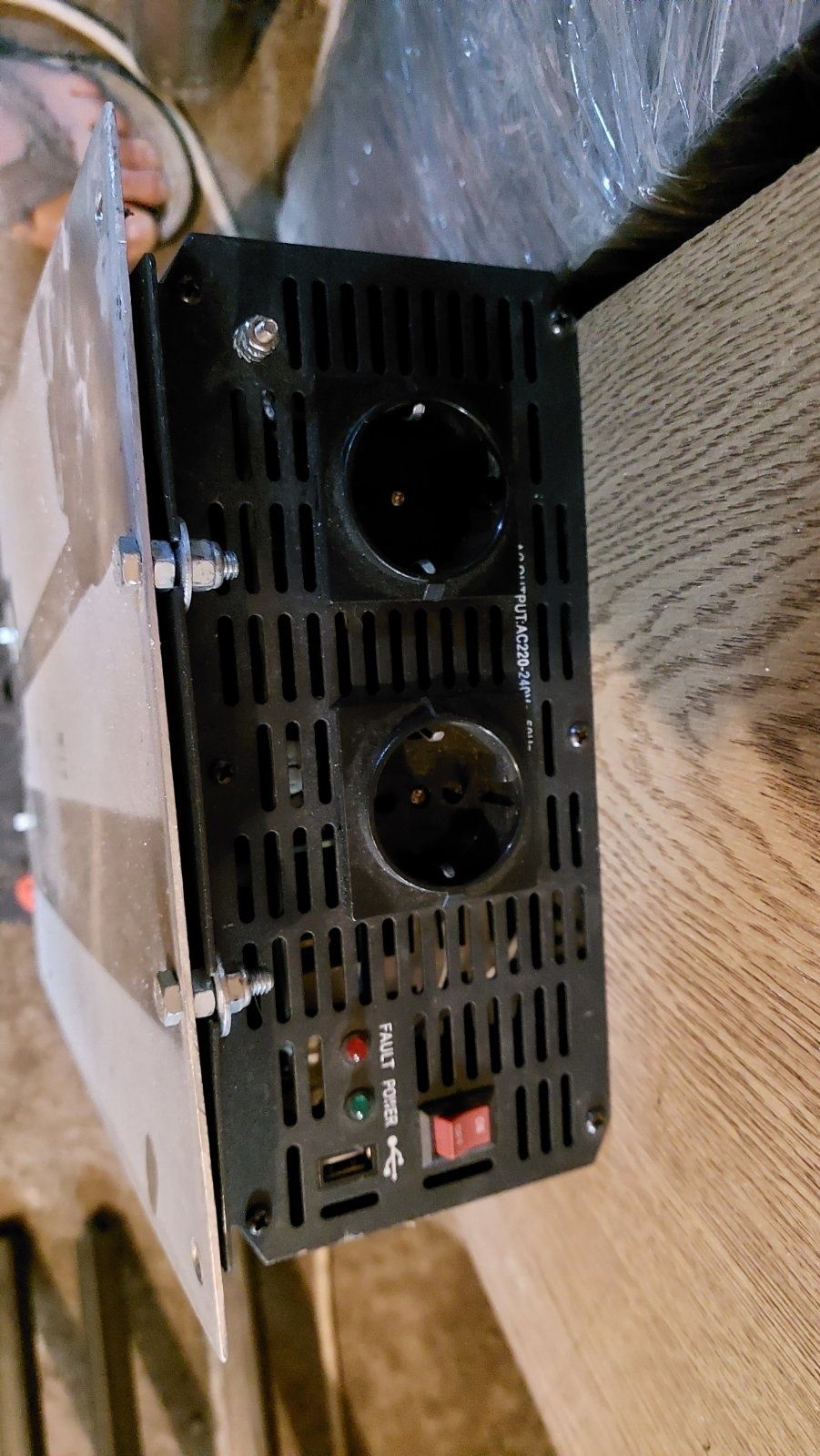 Инвертор Solatronics 12 / 220v 2000W