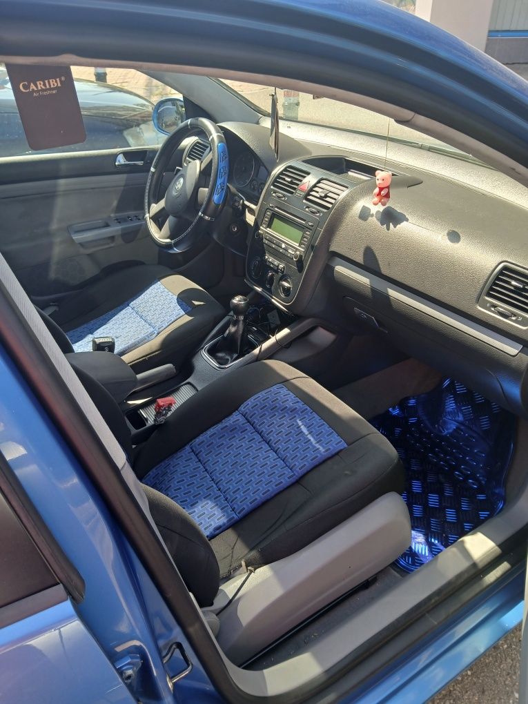 Vând golf 5 1.9Tdi cu 105 cp cod motor BKC