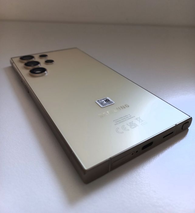 Samsung Galaxy S24 Ultra 256 GB Yellow с гаранция и подарък два калъфа