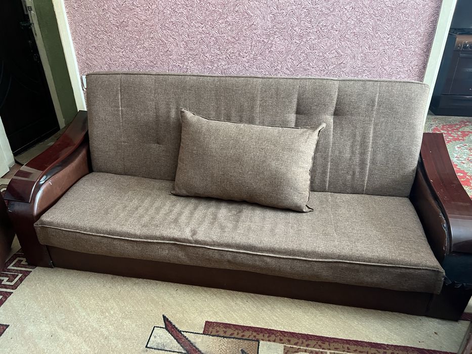 Мягкая диван + журнальный стол