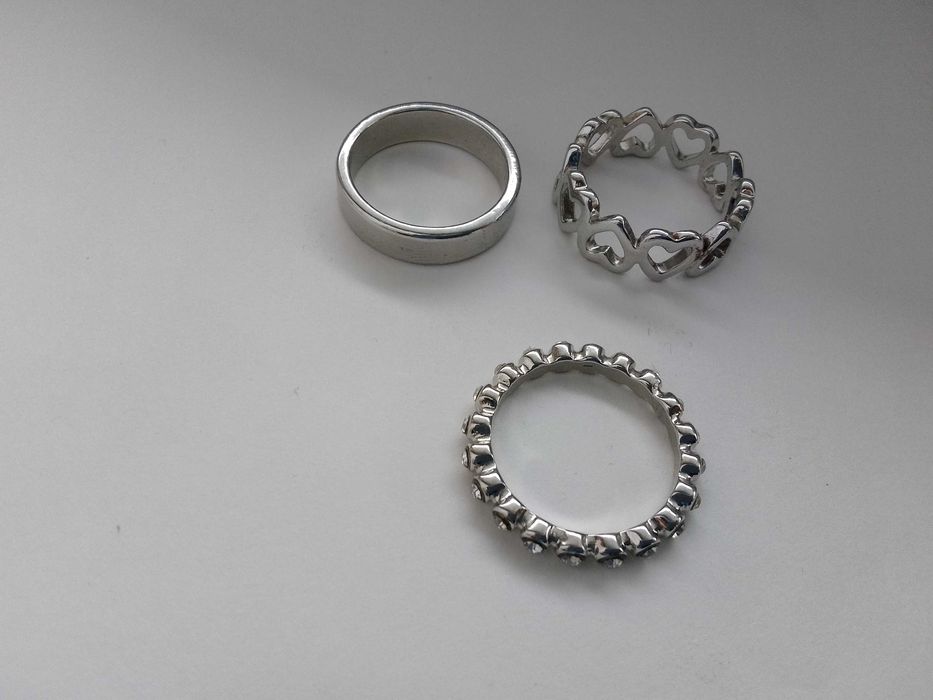 3 сребристи дамски пръстена (вътрешен диаметър 17 мм)