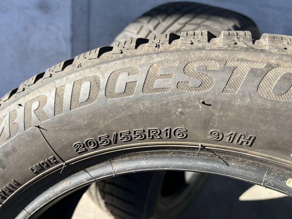 2 бр. зимни гуми 205/55/16 Bridgestone DOT 3116 4,5-5 mm