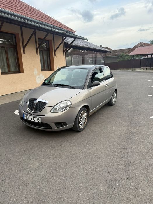 Vând sau schimb lancia ypsilon 2008