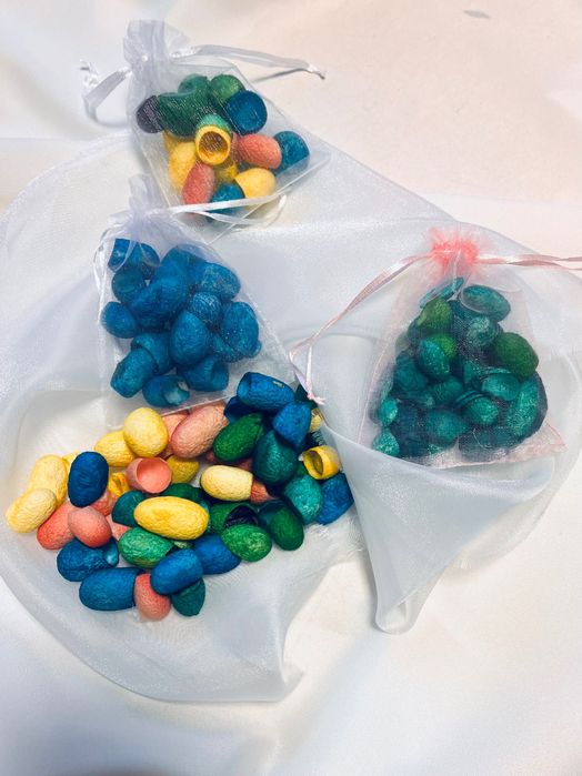 Арт материали - цветни копринени пашкули