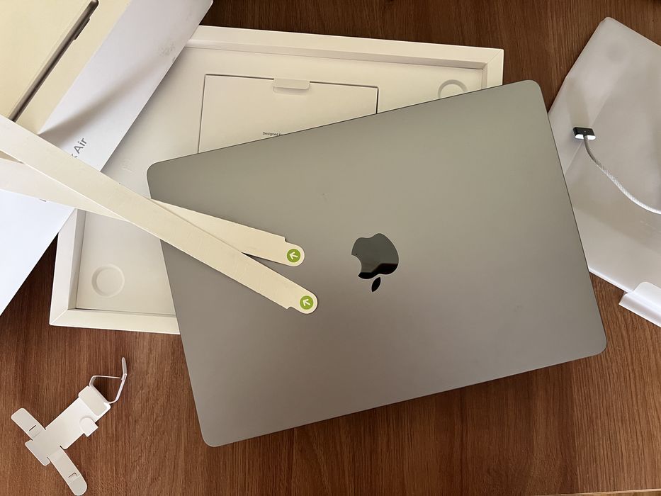 MacBook Air 15” M2 512 GB Silver – Nou, Full Box, Garanție 2026