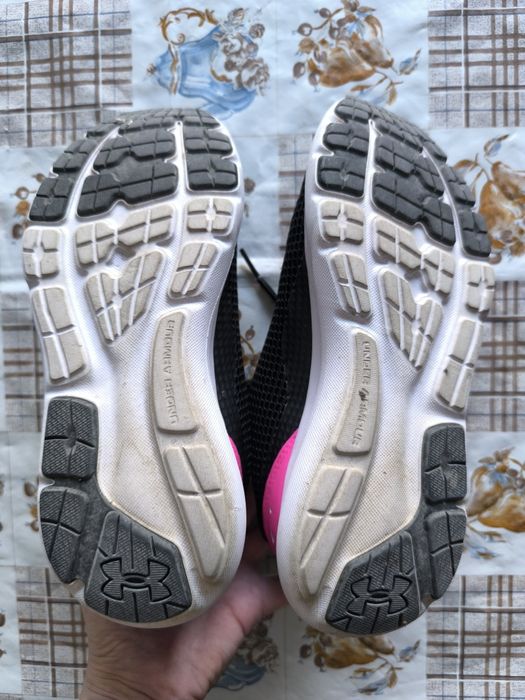 Маратонки за бягане under armour