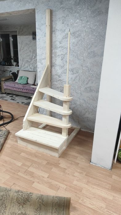 Продам Лестница межэтажная деревянная