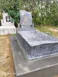 Monumente funerare din granit