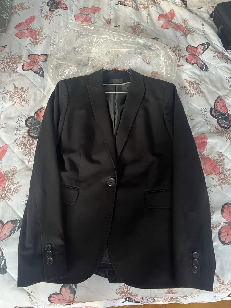 Дамски костюм Dika р-р 38-40