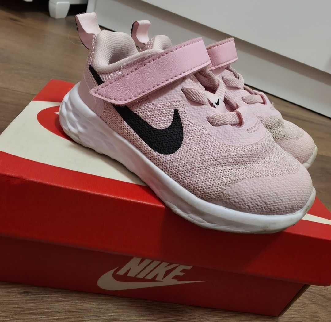 Маратонки nike розови