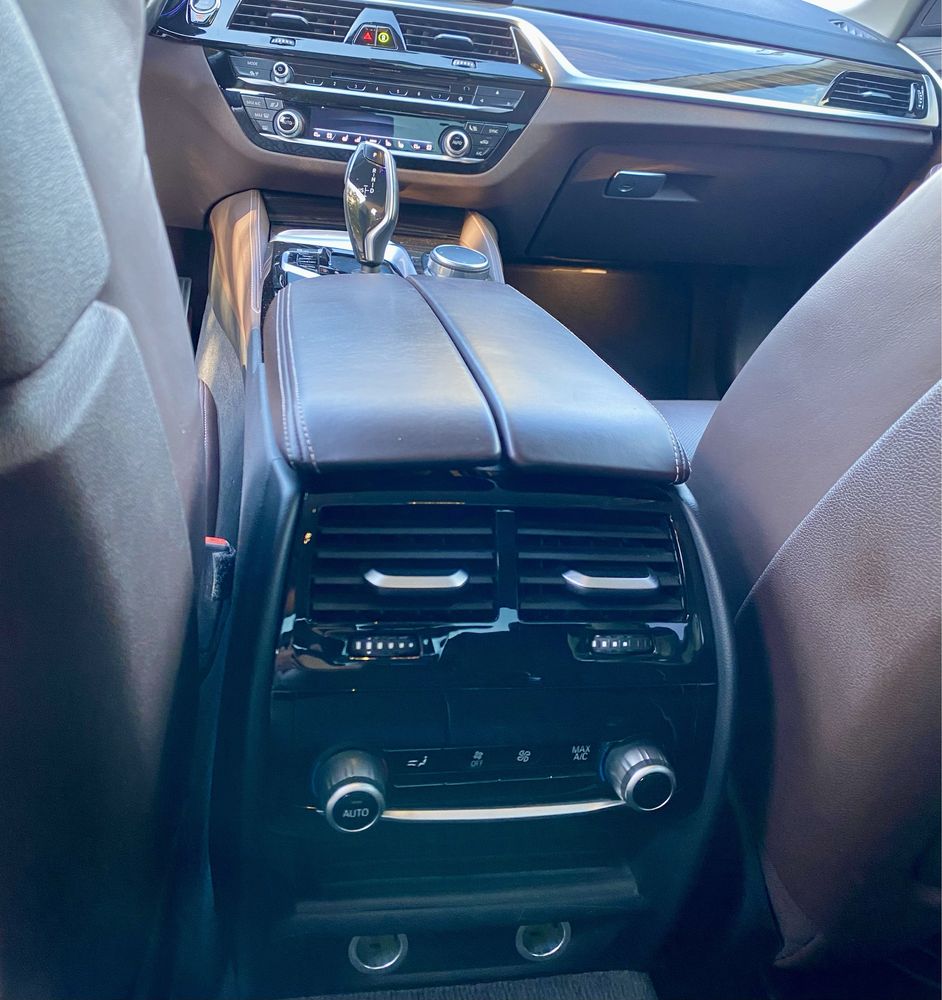 BMW Seria 5 G30 2017 ventilatie soft close