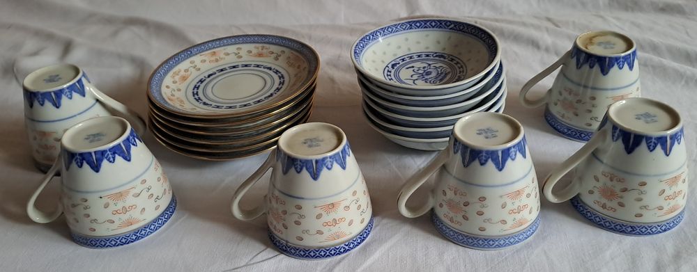 Set 12 farfuri cu set 6 cani de servit cafeaua