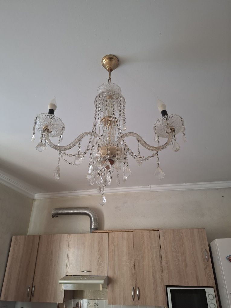 Продам люстру б/у.