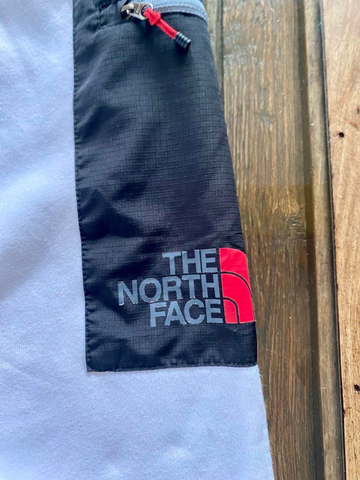 Бял Анцунг/долнище на The North Face