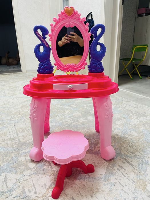 Косметический столик для девочки