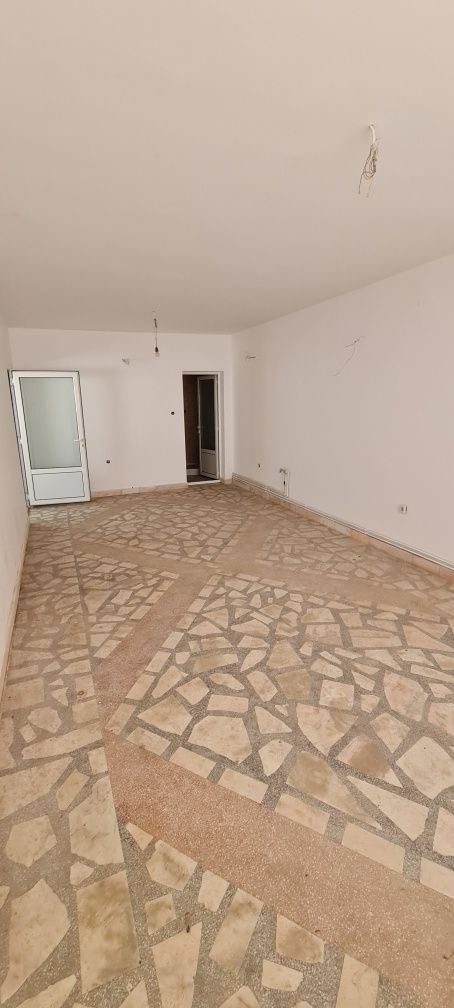 Casă de vânzare !