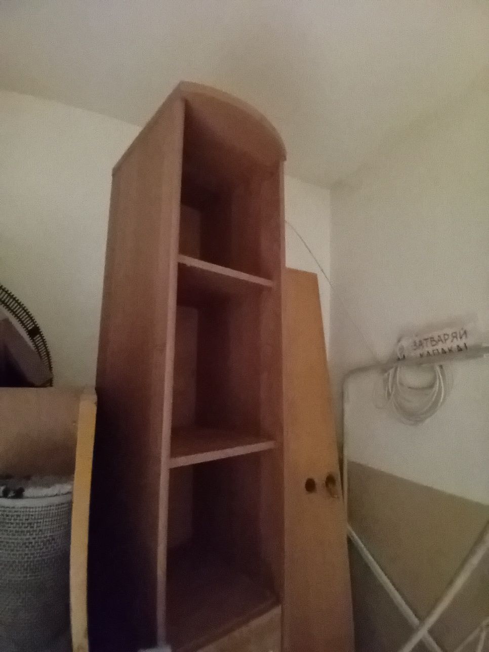 Дървена етажерка