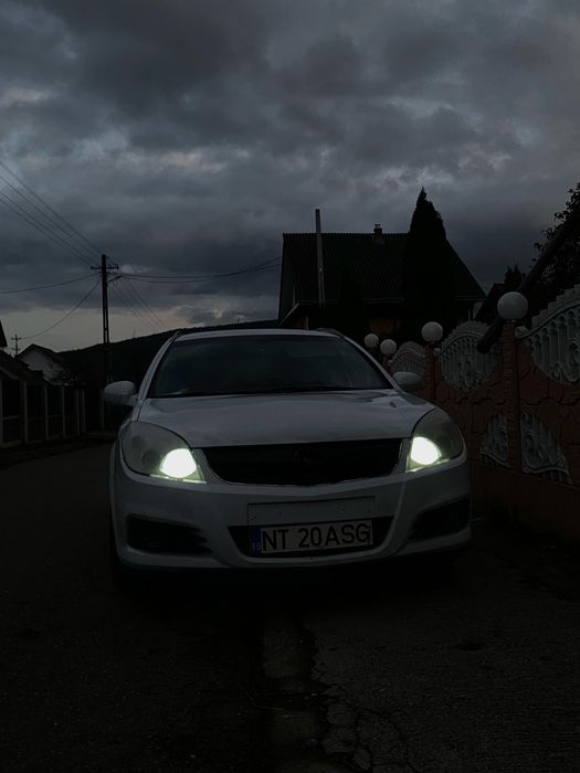 Vand opel vectra C  mai multe detali in privat sau la nr de telefon