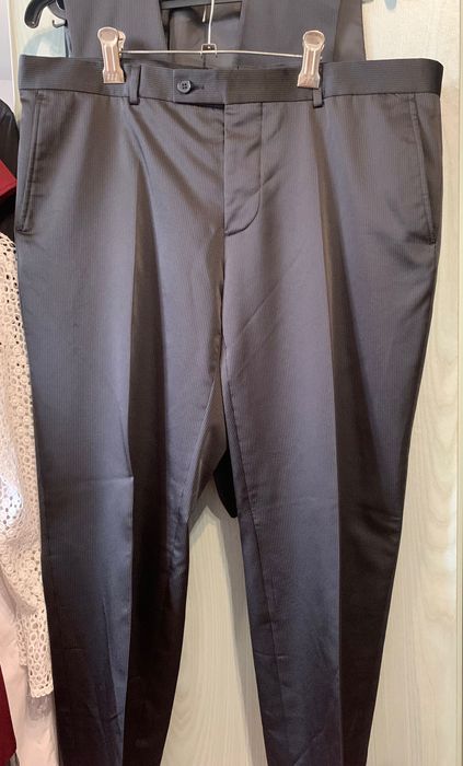 Vând costum de bărbați