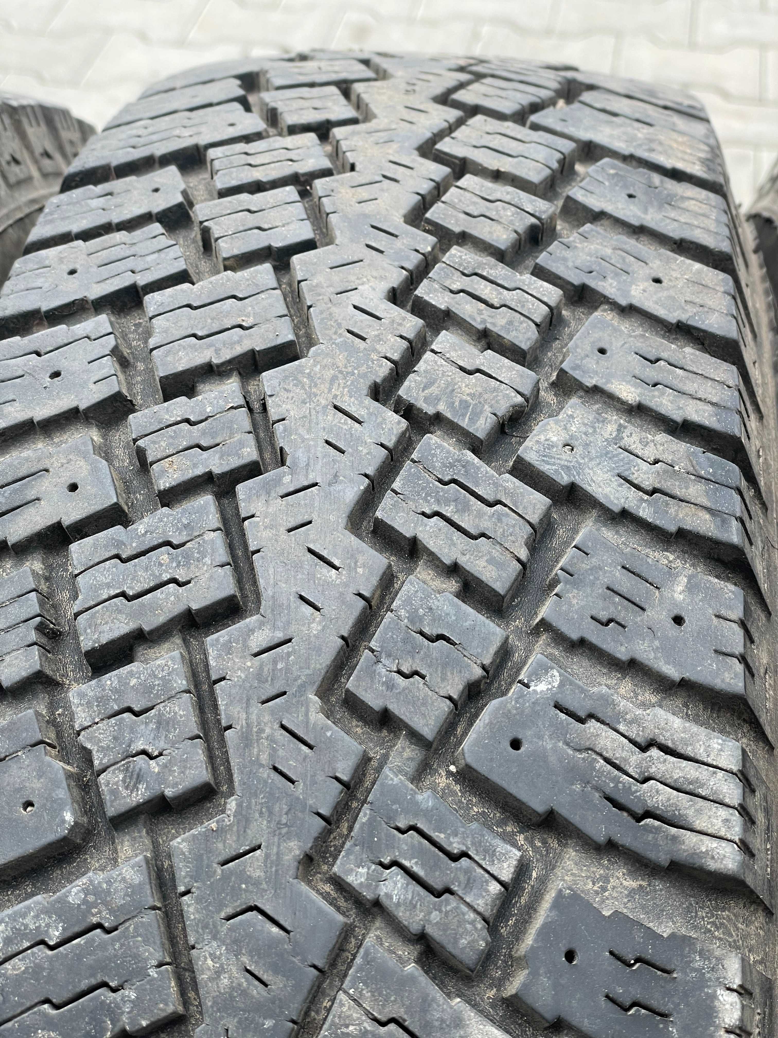 4X 235 85 16 Nokian Hakkapelita