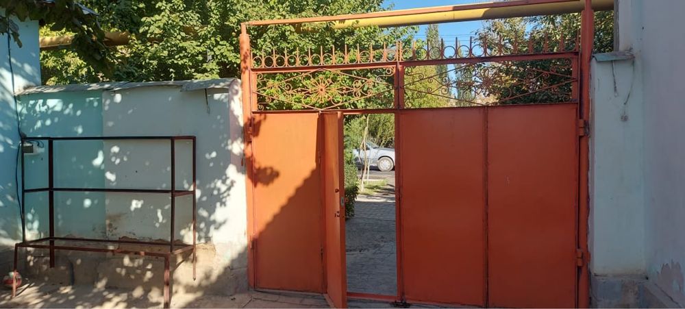 Ворота Б/У, Туркестан