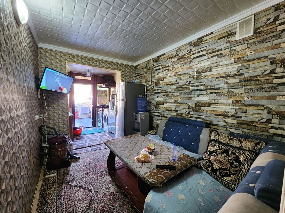 2 xonali kvartira sotiladi