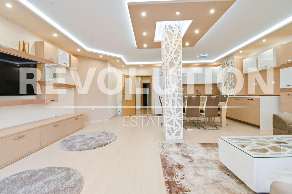 Тристаен апартамент в ж.к. Хиподрума.