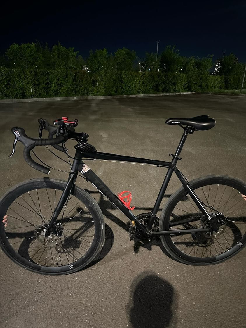 Шоссейный велосипед черный, в отличном состоянии