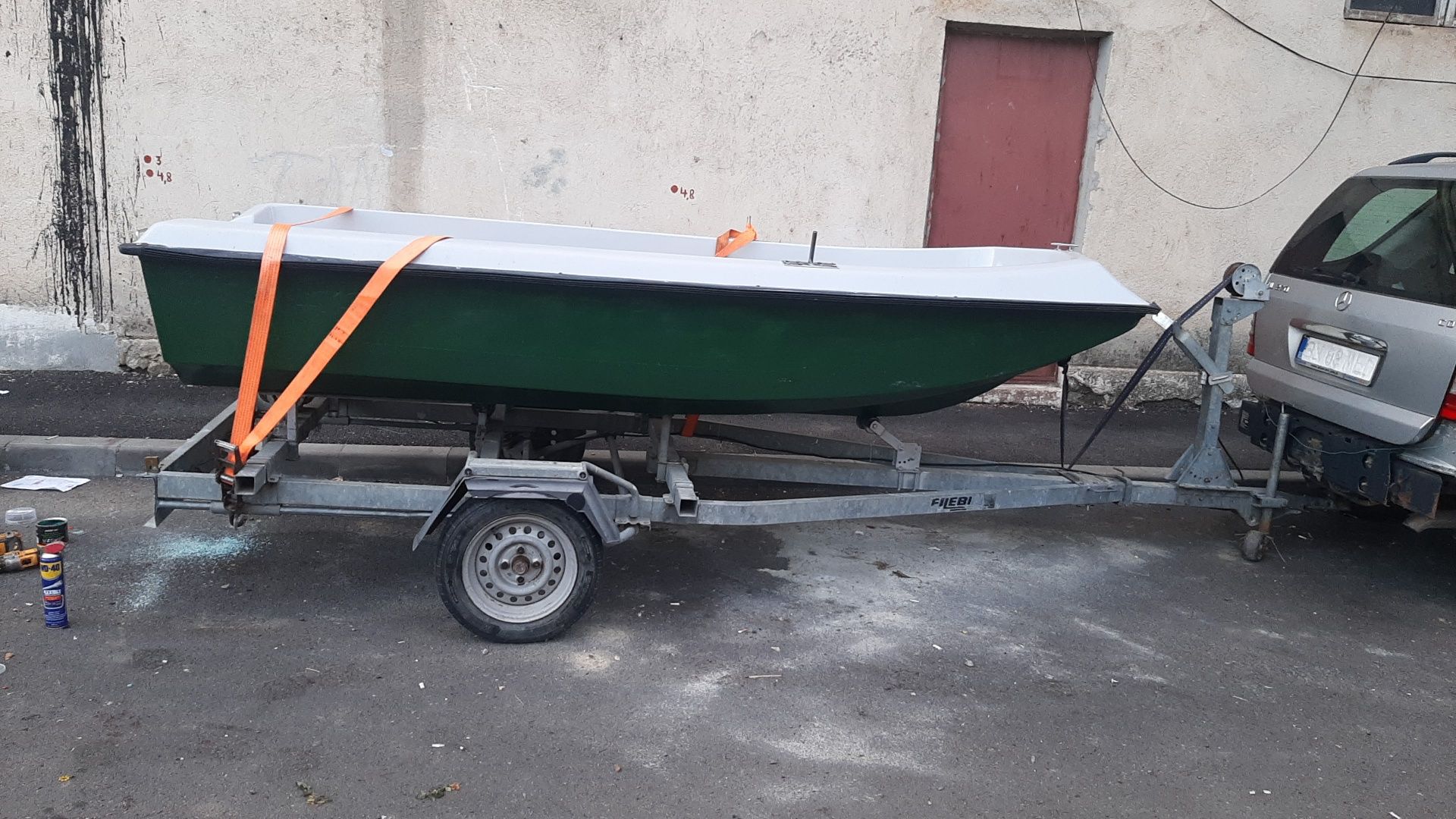 Barca trimaran sessa 3.60 cu motor Honda 15 cai și peridoc înmatricula