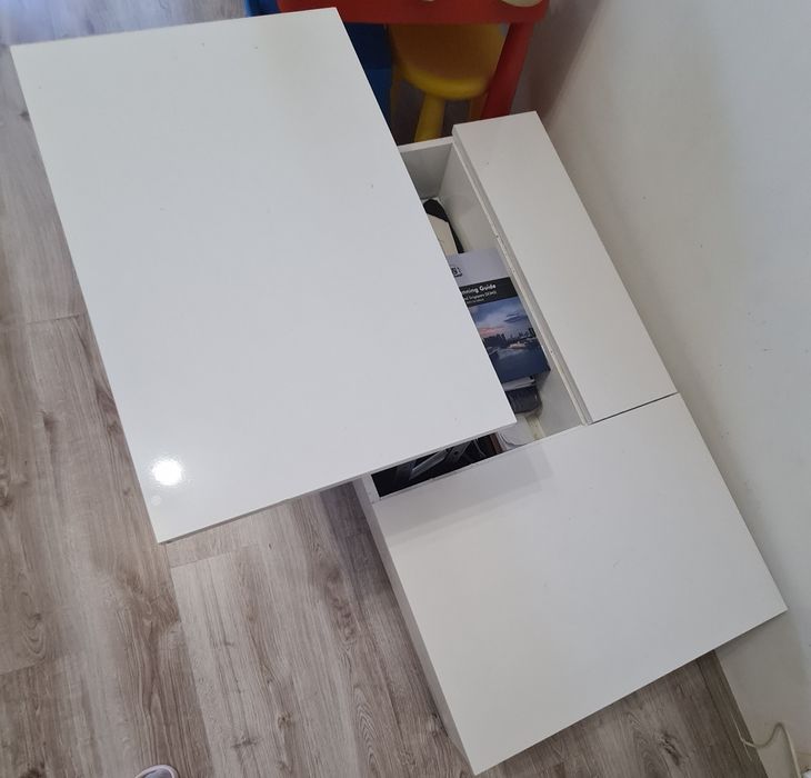 Masuta cafea cu spatii de depozitare