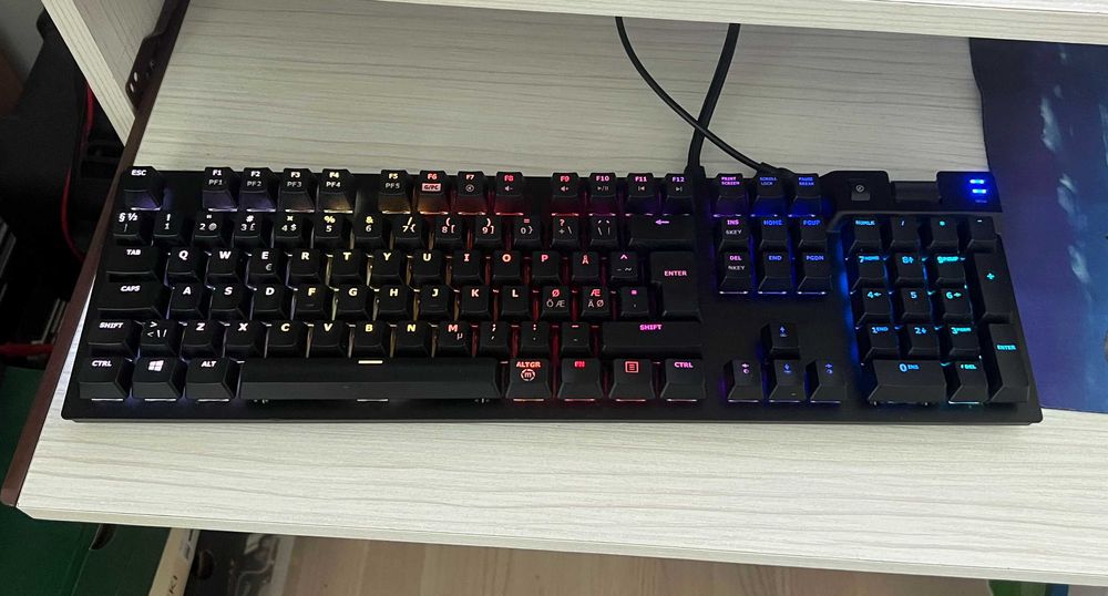 Tastatură mecanică Svive Oberon Speed RGB, switch-uri TTC