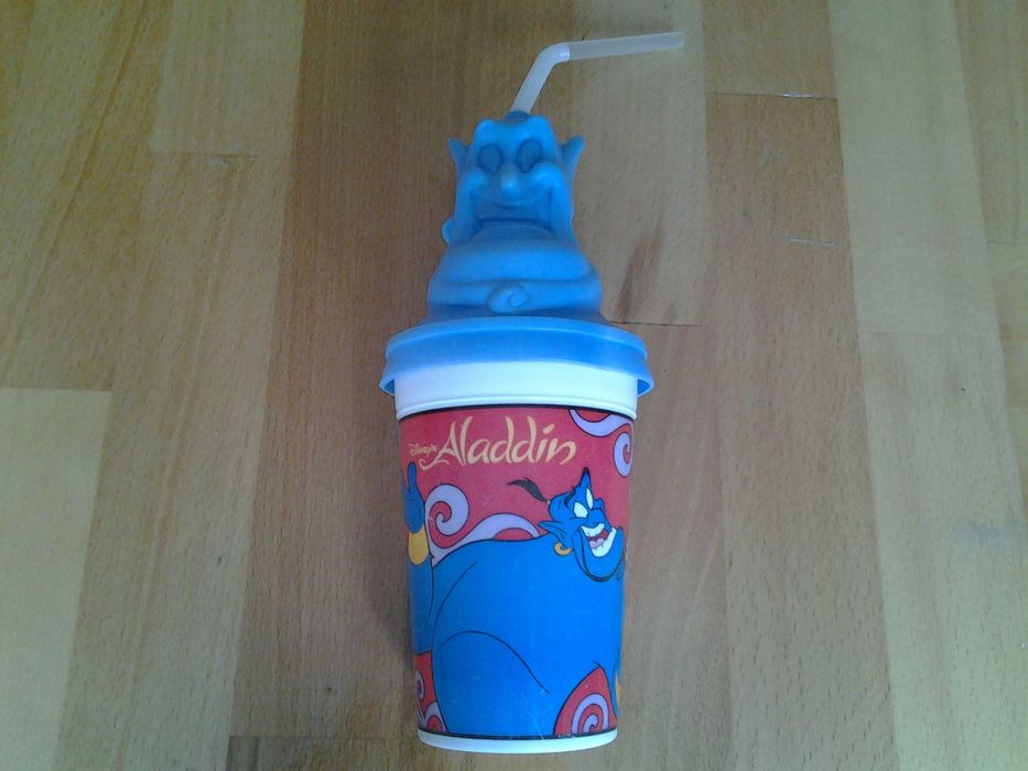 **Duhul din povestea cu Aladdin, pahar cu pai