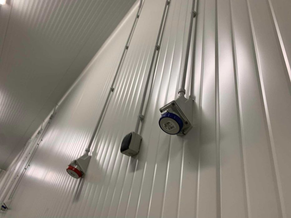 Свързване на ключове и контакти