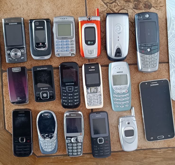 De vânzare telefoane retro